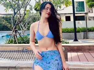 Hot girl Ngọc Thảo khoe 'đường cong gắt như đường đua' với bikini 2 mảnh
