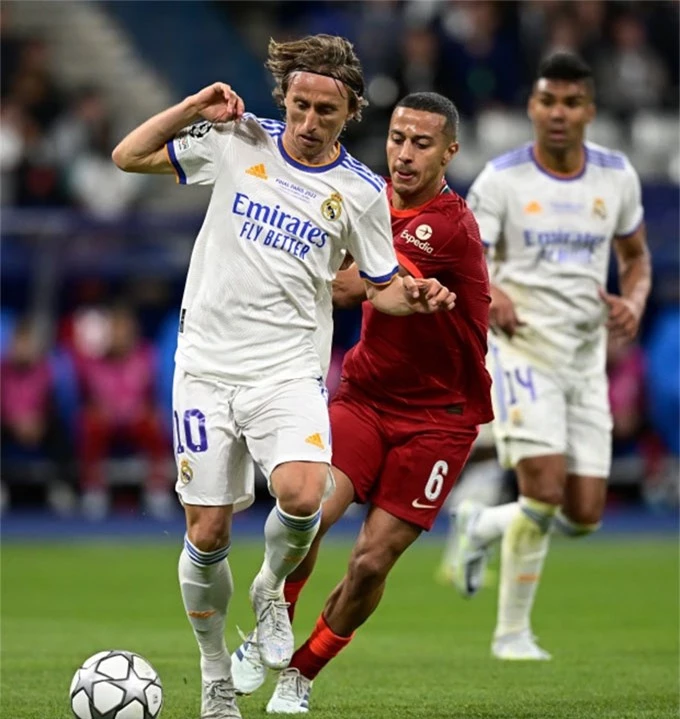 Modric gia hạn hợp đồng với Real Madrid