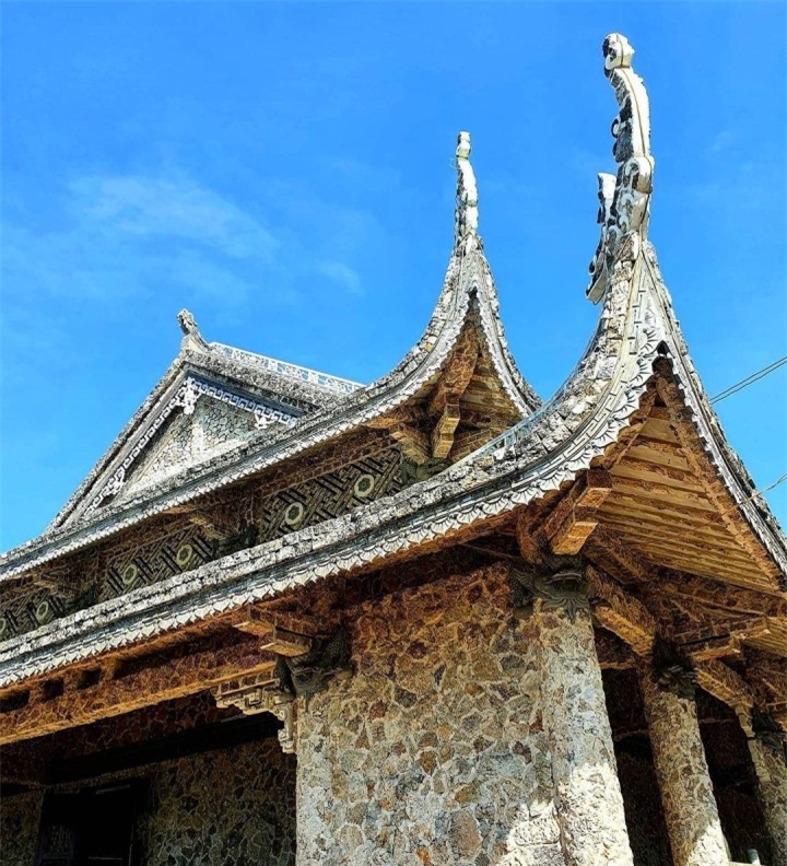 Ngôi chùa nổi tiếng với tích tượng Phật trôi dạt từ biển, xây bằng san hô và dừa - 3