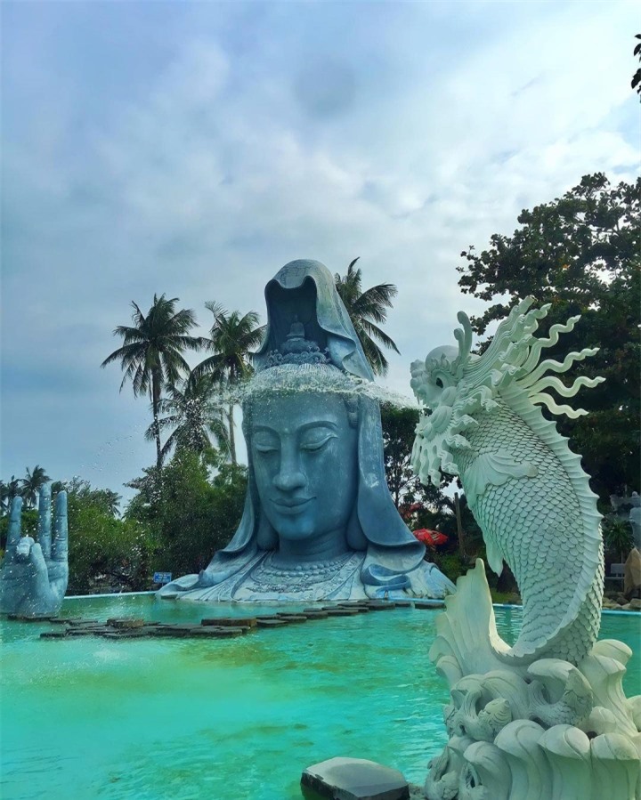 Ngôi chùa nổi tiếng với tích tượng Phật trôi dạt từ biển, xây bằng san hô và dừa - 7