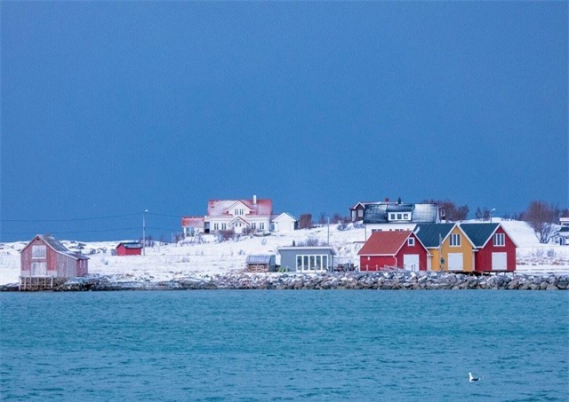 Tới Na Uy để ghé thăm hòn đảo duy nhất trên thế giới “không có thời gian” 7