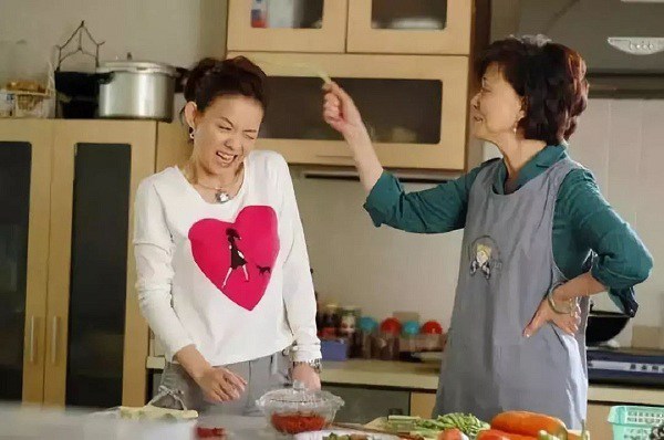 Bị mẹ chồng tát vì không nấu cơm, tôi lập tức ly hôn bất chấp chồng quỳ gối cầu xin