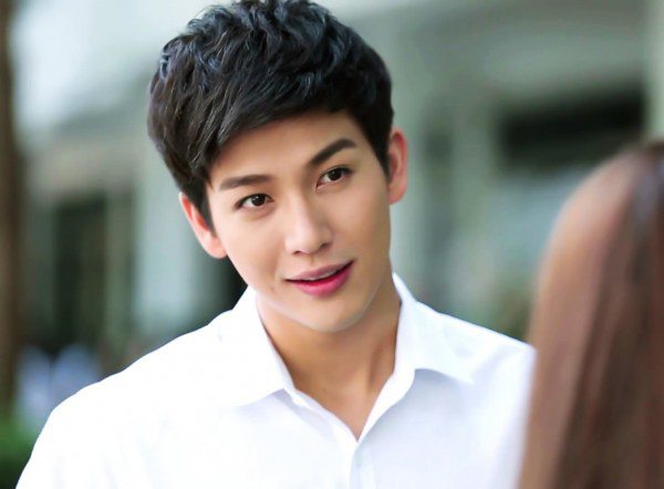 Nhỡ miệng đuổi con riêng của vợ ra khỏi nhà, nhìn một thứ trên bàn tôi sụp xuống bật khóc