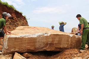 Nghệ An: Bắt nhóm người khai thác đá trái phép ở Nghĩa Đàn