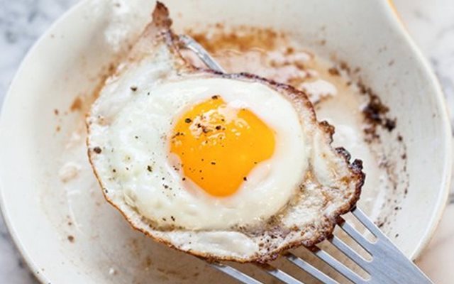 Bị bệnh này cần tránh ăn trứng nếu không sẽ hại thân