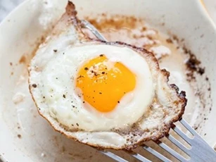 Bị bệnh này cần tránh ăn trứng nếu không sẽ hại thân