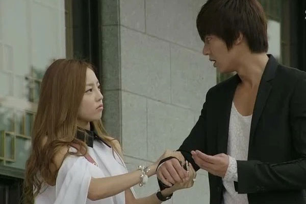 Người yêu cũ của chồng tìm đến tận nhà, tôi choáng nặng, mất ăn mất ngủ trước yêu cầu khó tin của cô ấy