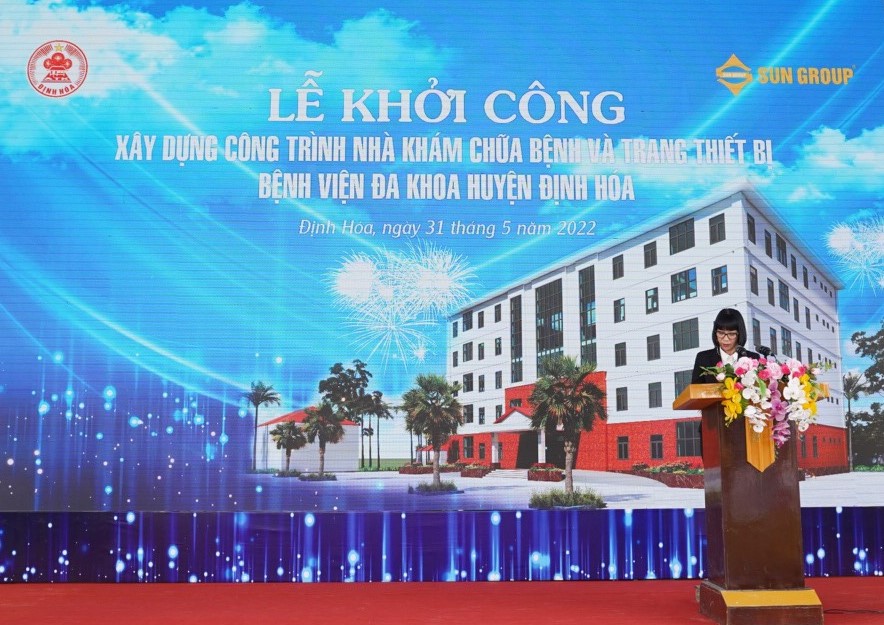 Bà Phạm Tú Cầu, Phó Chủ tịch Sun Group Vùng Thủ đô phát biểu tại sự kiện.