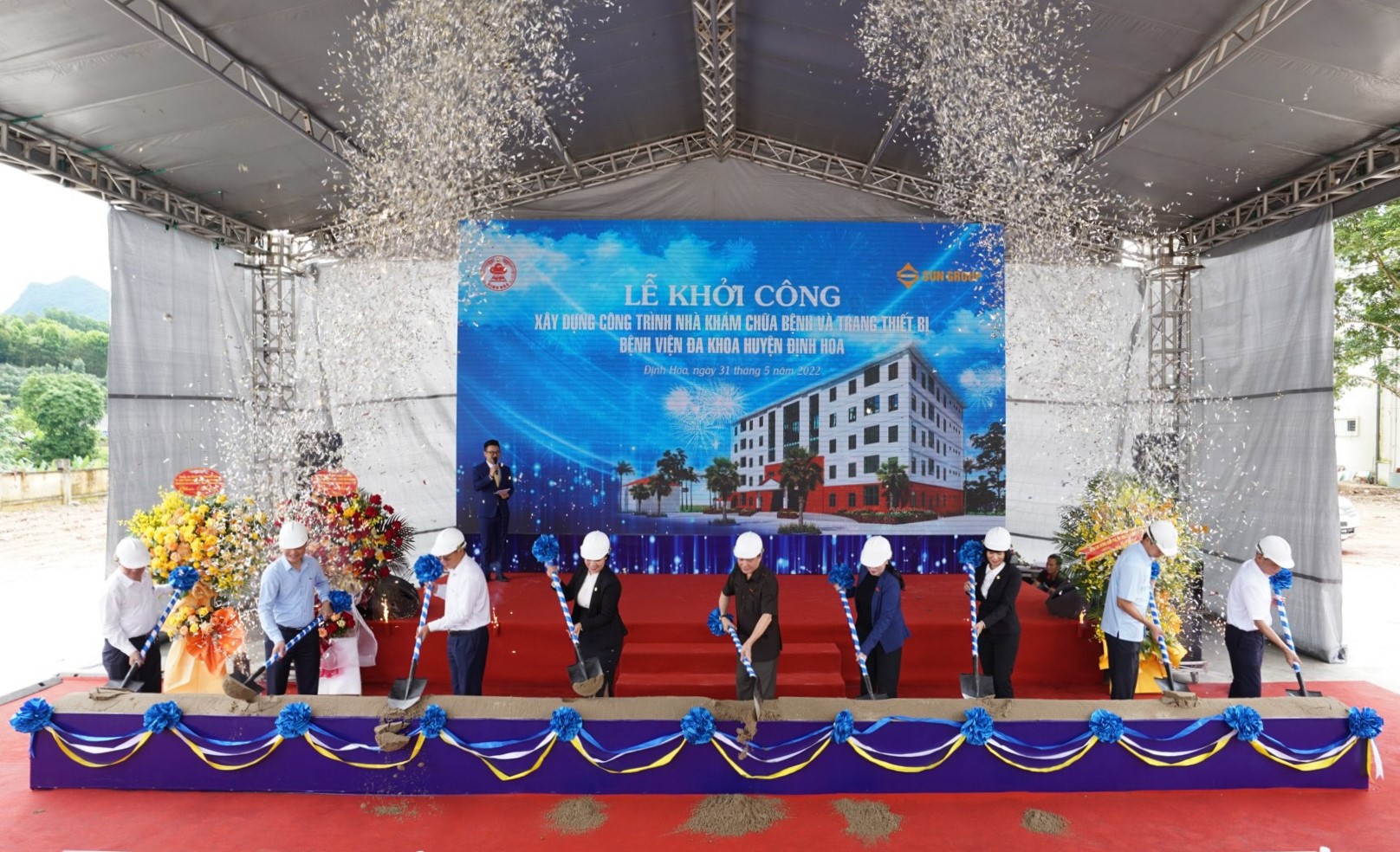 Nghi thức động thổ công trình Nhà khám chữa bệnh Bệnh viện Đa khoa huyện Định Hóa.