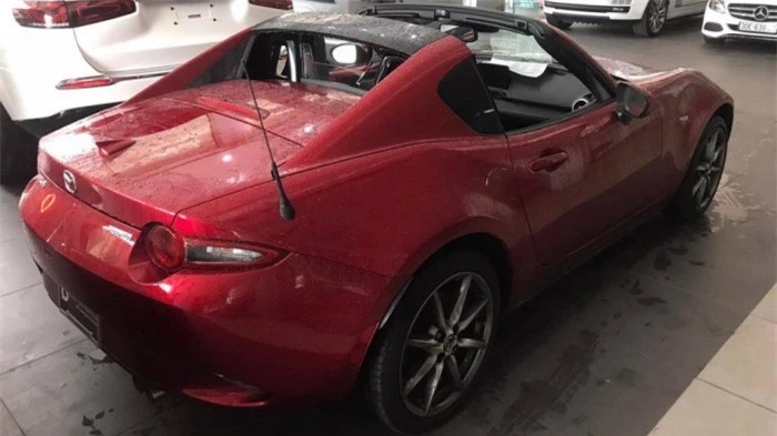 xe thể thao mui trần mazda mx-5 đầu tiên về việt nam