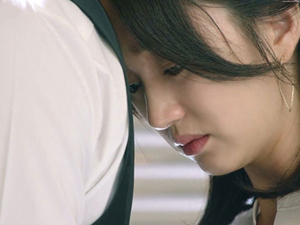 Tôi đi sinh con, gặp ngay mẹ của người yêu cũ đỡ đẻ và ngày xuất viện bác ấy nói một câu làm tôi giật thót tim