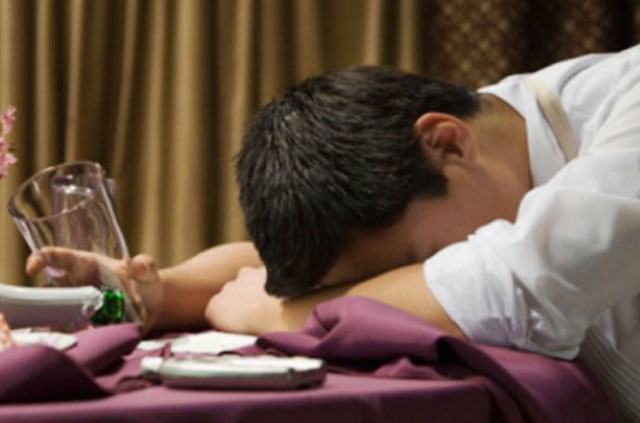 Vợ bỏ đi biệt tích, tôi hận nên đã khóa trái phòng cưới lại và 2 năm sau, tôi phát hiện ra túi tiền cùng lá thư đẫm nước mắt