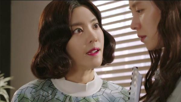 Chị giúp việc đem theo cả con đến ở nhà gia chủ, tôi khó chịu thì chồng lại cười phá lên nói một câu khiến tôi ngẩn người