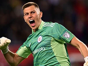 Real cạnh tranh với Bayern và Chelsea thủ môn 18 tuổi