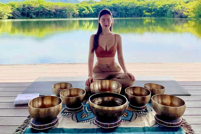 Hot girl Midu thiền vẫn không quên khoe eo thon ngực đầy khiến fan 'đứng ngồi không yên'