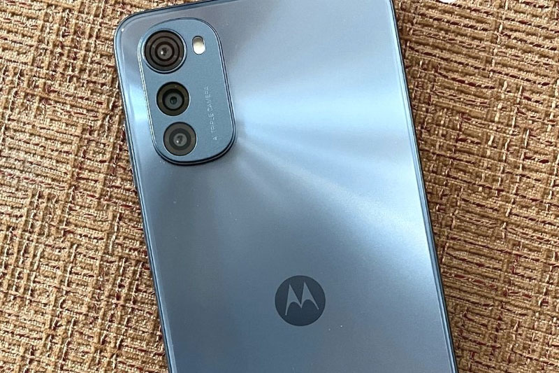 Smartphone chống nước, RAM 4 GB, pin 5.000 mAh, giá gần 3 triệu đồng