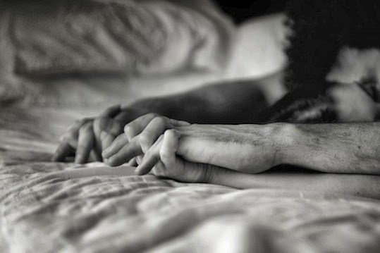 Đừng để đôi tay thừa thãi giữa cuộc yêu đam mê