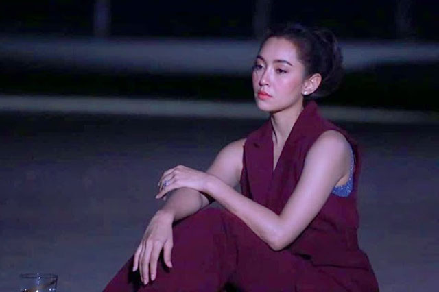 Thấy chồng trằn trọc mãi không ngủ, tôi hỏi lý do thì anh nói: "Chúng mình ly dị nhé" làm toàn thân tôi cứng đờ