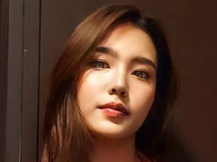 Lúc vợ chồng tôi định bán nhà trả nợ, chị giúp việc hỏi giá và chốt luôn một câu làm chúng tôi xây xẩm mặt mày