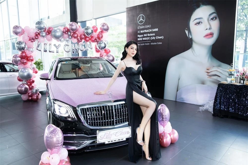 Chiếc Mercedes-Maybach của ca sĩ Lily Chen có giá gần 8 tỷ đồng.