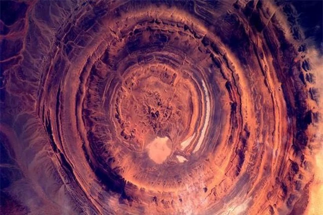 Con mắt khổng lồ giữa sa mạc Sahara, bí ẩn chưa có lời giải ảnh 4