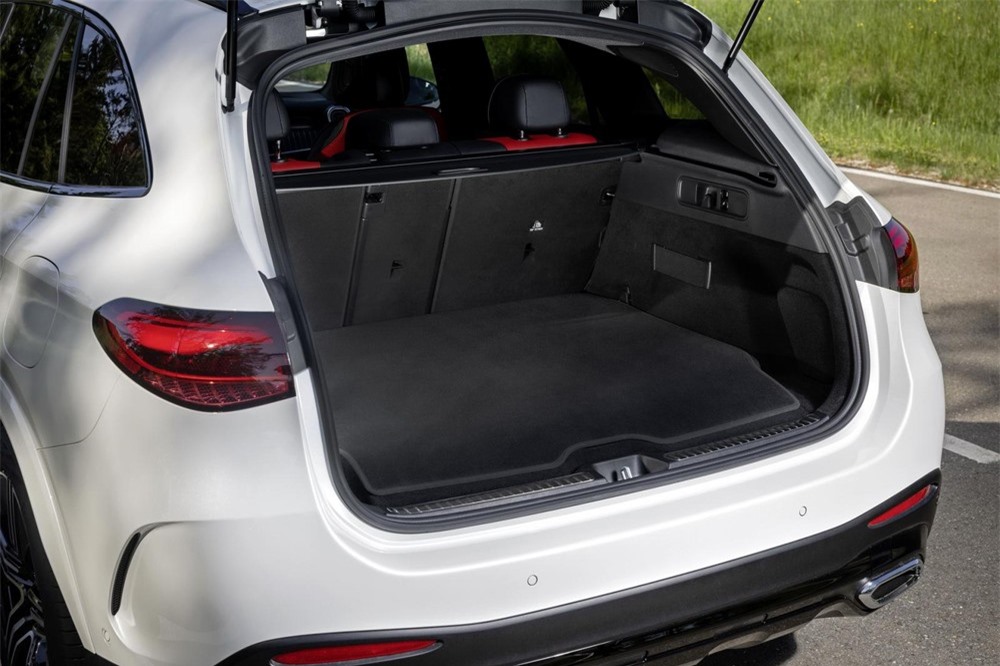 Thể tích khoang hành lý của Mercedes-Benz GLC 2023 tăng 71 lít