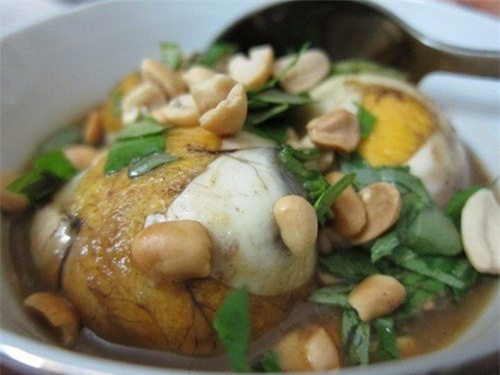 Điều cần biết trước khi ăn trứng vịt lộn