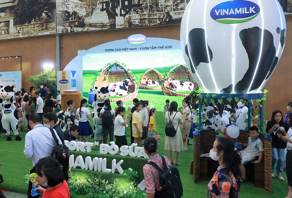 Sân chơi của Vinamilk nhân ngày 1/6 thu hút hàng ngàn trẻ em tham gia