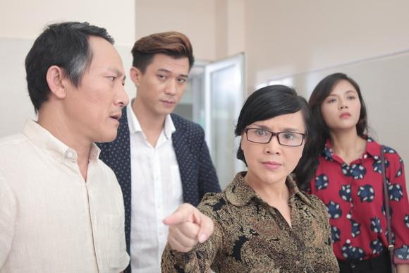 Bố đẻ vừa nhìn thấy "con dâu tương lai" đã đùng đùng nổi giận, lời tiết lộ sau đó khiến con trai sốc nặng