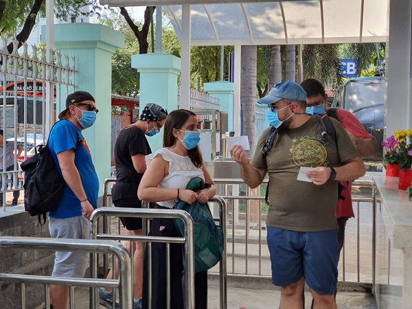 Đề xuất bỏ yêu cầu bảo hiểm có nội dung chi trả điều trị COVID-19 