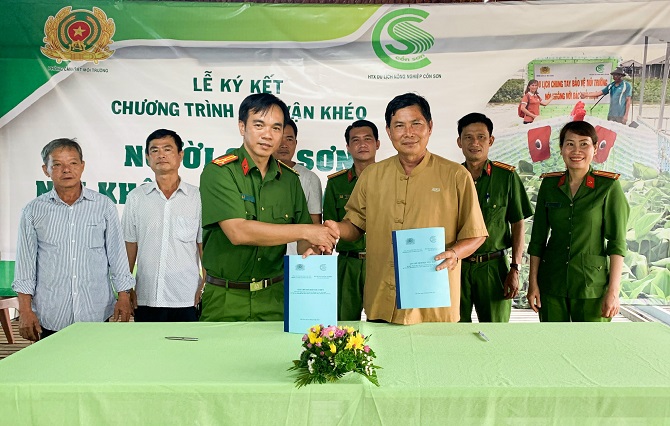 Phòng Cảnh sát môi trường, Công an TP Cần Thơ và Hợp tác xã du lịch nông nghiệp Cồn Sơn ký kết quy chế phối hợp thực hiện mô hình