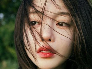 Nhận thiệp mời cưới của chồng cũ, tôi đưa ra một tờ giấy mỏng khiến anh vội vã hủy hôn