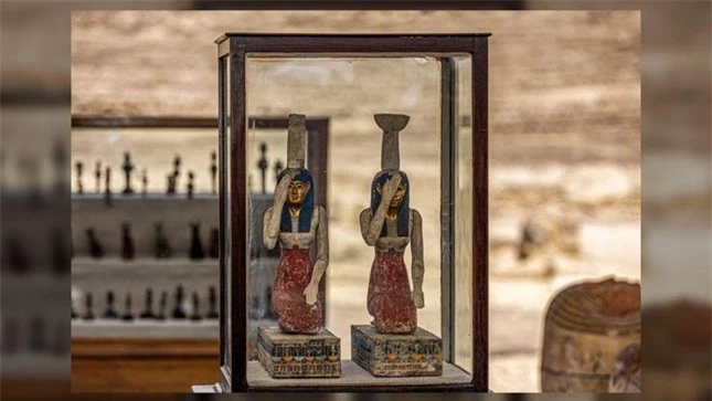 Khai quật được hàng trăm quan tài Ai Cập cổ đại, xác ướp mèo và tượng dát vàng gần Cairo ảnh 2