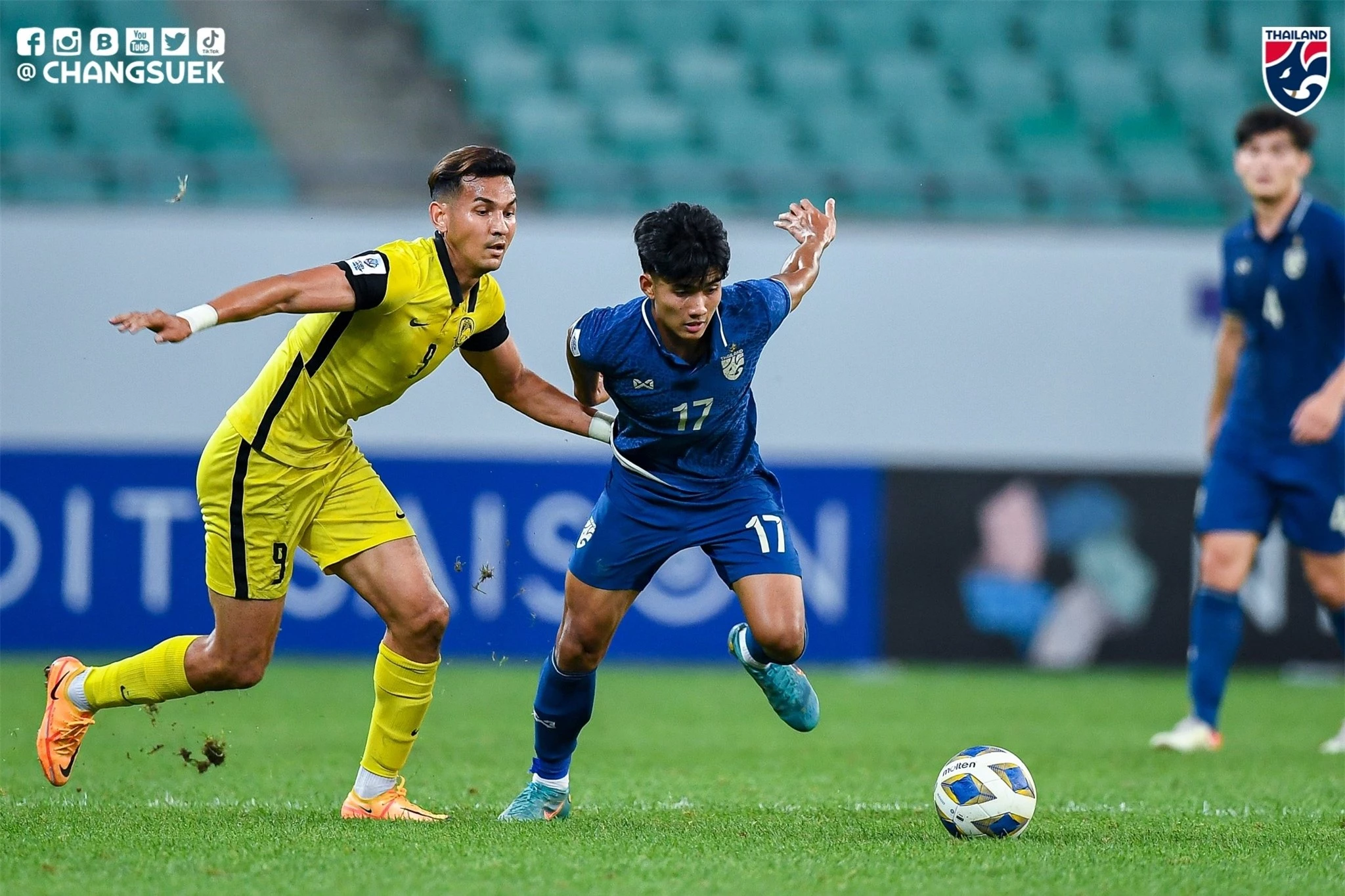 Suphanat lập cú đúp mang về chiến thắng 3-0 của U23 Thái Lan trước U23 Malaysia - Ảnh: Changsuek