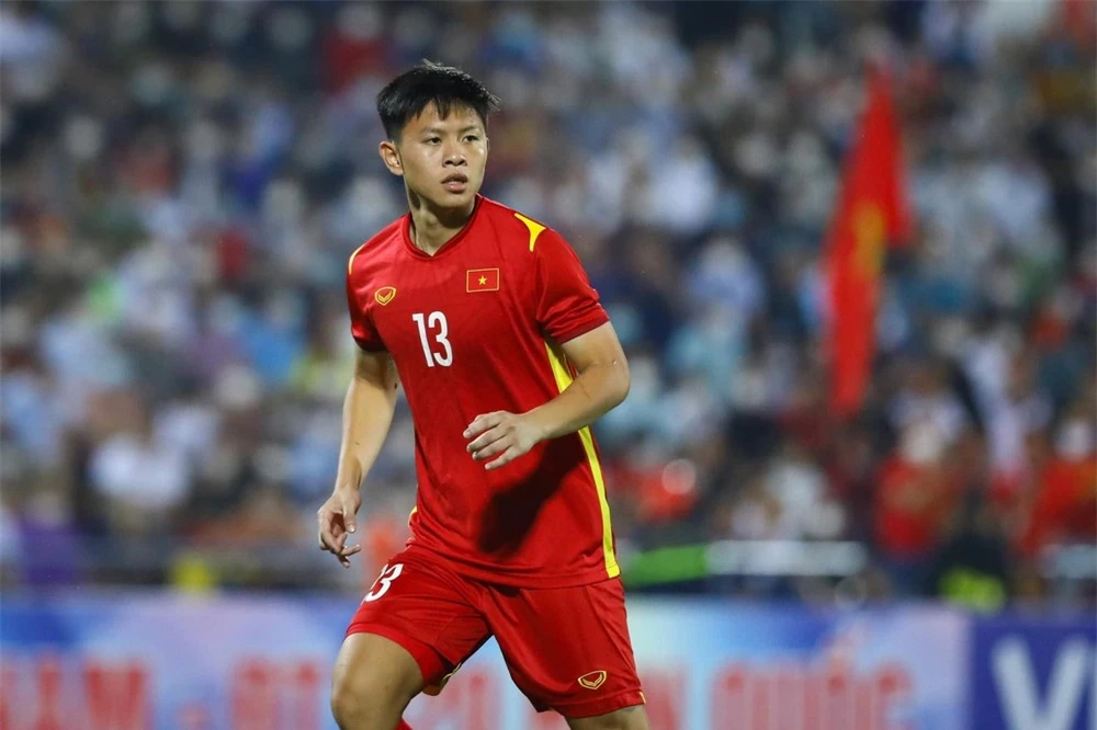 Vũ Tiến Long: Cầu thủ ghi siêu phẩm vào lưới U23 Hàn Quốc, 20 tuổi đã yên bề gia thất - Ảnh 2. Vũ Tiến Long: Cầu thủ ghi siêu phẩm vào lưới U23 Hàn Quốc, 20 tuổi đã yên bề gia thất - Ảnh 2.