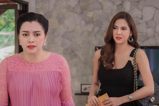 Đột ngột đến thăm nhà, thấy con rể lụi cụi trong góc bếp, tôi lên phòng thì lặng người khi thấy dáng vẻ con gái