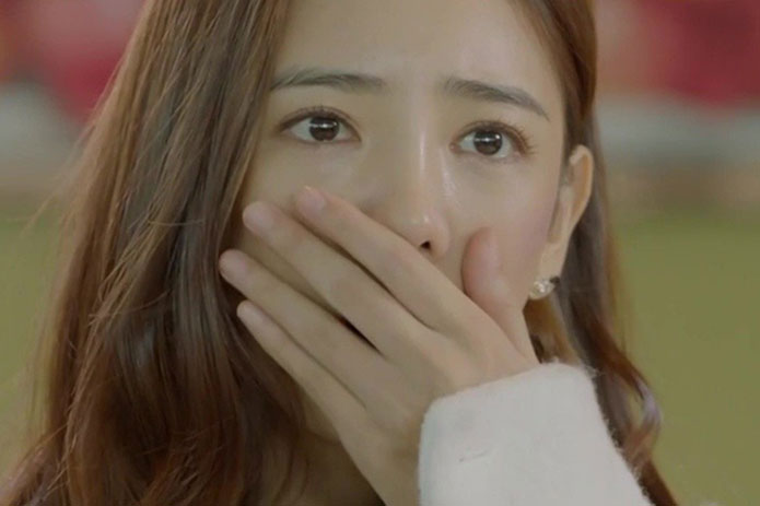 Thấy bác giúp việc có biểu hiện lạ, tôi lén lắp camera rồi rơi nước mắt trước cảnh diễn ra trong nhà tắm