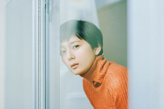 Sang nhà chị hàng xóm ngủ nhờ, nửa đêm nghe vợ chồng chị thì thầm tâm sự, tôi phẫn uất tột cùng