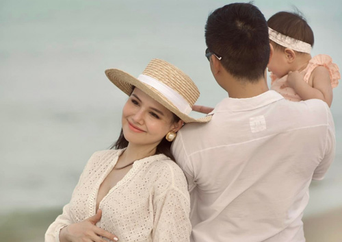 Diễn viên Phanh Lee khoe ảnh bầu lần 2 với đại gia bất động sản