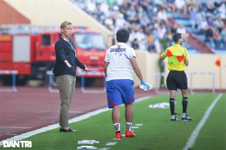 HLV Keisuke Honda để ngỏ khả năng sang V-League thi đấu sau SEA Games - 2