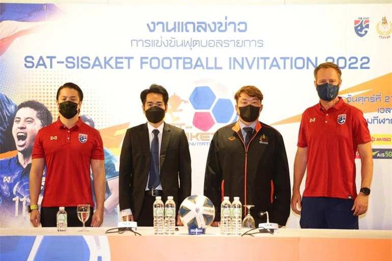 HLV Polking lo lắng hàng thủ Thái Lan trước vòng loại Asian Cup - 1