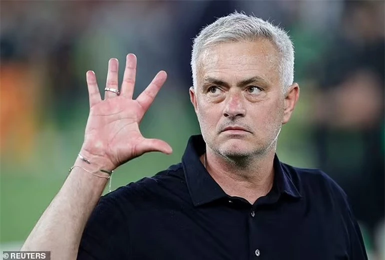 Người cũ của Man Utd được ca ngợi hết lời khi giúp HLV Mourinho lập kỳ tích - 2
