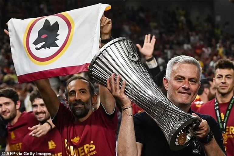 Người cũ của Man Utd được ca ngợi hết lời khi giúp HLV Mourinho lập kỳ tích - 3