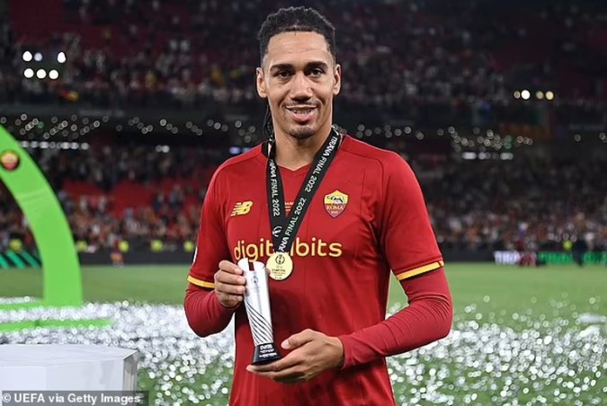 Người cũ của Man Utd được ca ngợi hết lời khi giúp HLV Mourinho lập kỳ tích