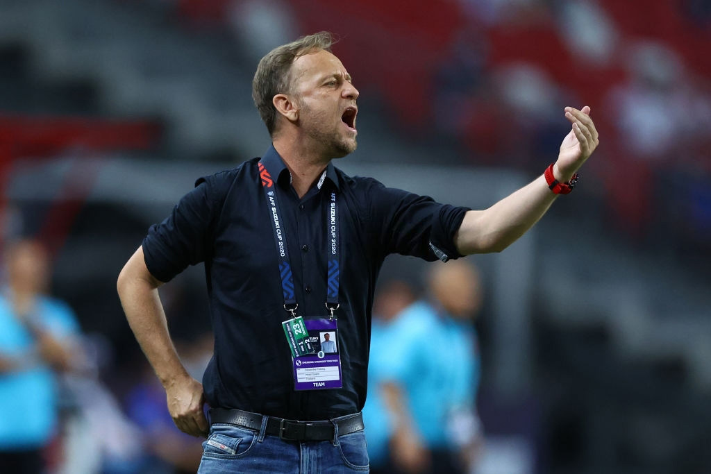 HLV Polking lo lắng hàng thủ Thái Lan trước vòng loại Asian Cup