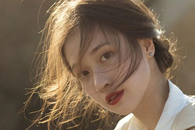 Mẹ chồng rửa bát giúp, chồng tôi tức giận quăng cả mâm cơm ra giữa sân, bất ngờ bà chỉ thẳng mặt đuổi anh ấy ra khỏi nhà