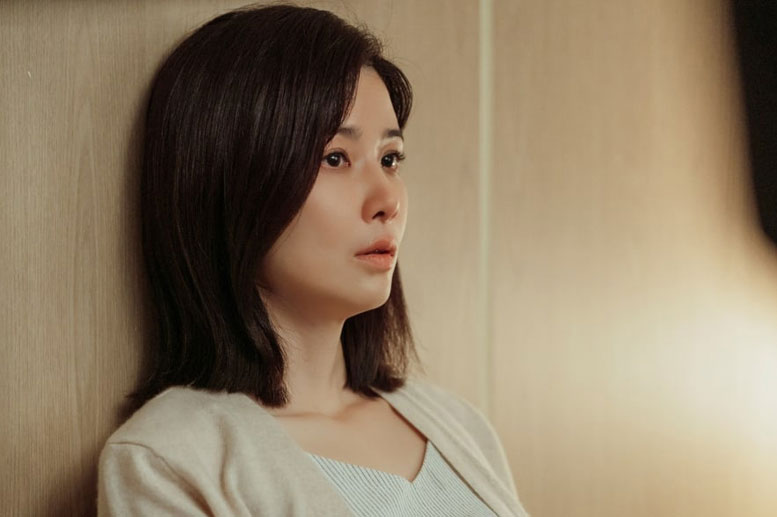 Mẹ chồng lấy quần áo sui gia làm giẻ lau, tôi vừa đẻ xong đã trầm cảm vì 2 bà đánh nhau ầm ĩ trước mặt con cái