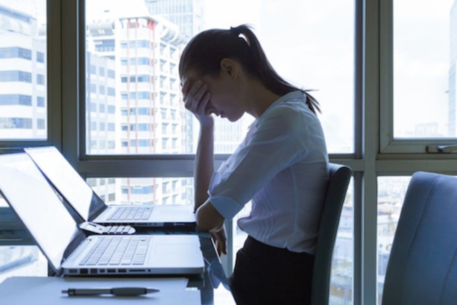 Đang chuẩn bị ngủ trưa ở công ty, sếp thì thầm vào tai tôi một điều, sau đó anh lập tức nổi giận và mắng nhân viên thậm tệ