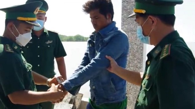 Bến Tre: Bắt khẩn cấp ngư phủ giết bạn trong lúc đánh cá trên biển 