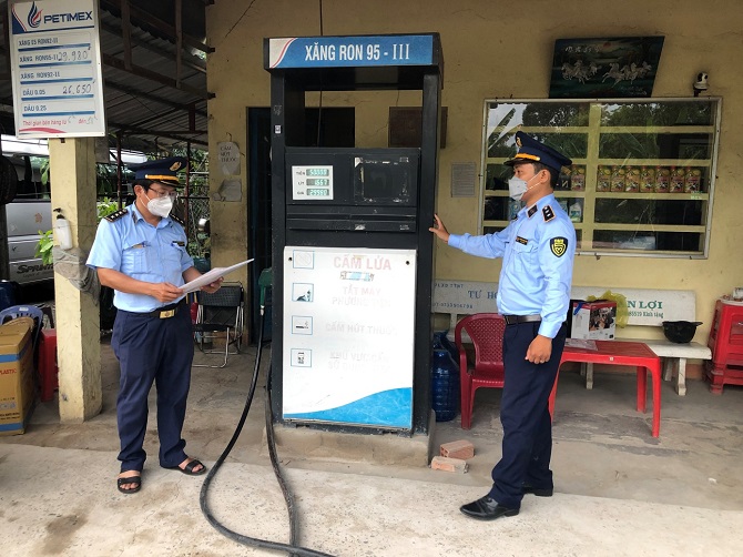 Ti&#x1EC1;n Giang: Gi&#x1EA5;y ph&#xE9;p h&#x1EBF;t h&#x1EA1;n, m&#x1ED9;t c&#x1EED;a h&#xE0;ng x&#x103;ng d&#x1EA7;u b&#x1ECB; ph&#x1EA1;t 50 tri&#x1EC7;u &#x111;&#x1ED3;ng